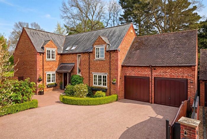 4 Bedroom Detached House For Sale In Poplars Farm Close, Hannington, Northampton, NN6