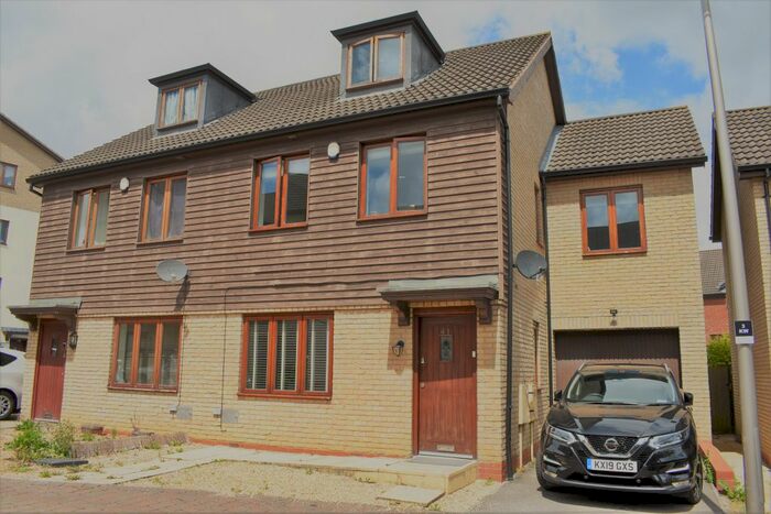 5 Bedroom Semi-Detached House To Rent In Kelling Way, Milton Keynes, Buckinghamshire, MK10