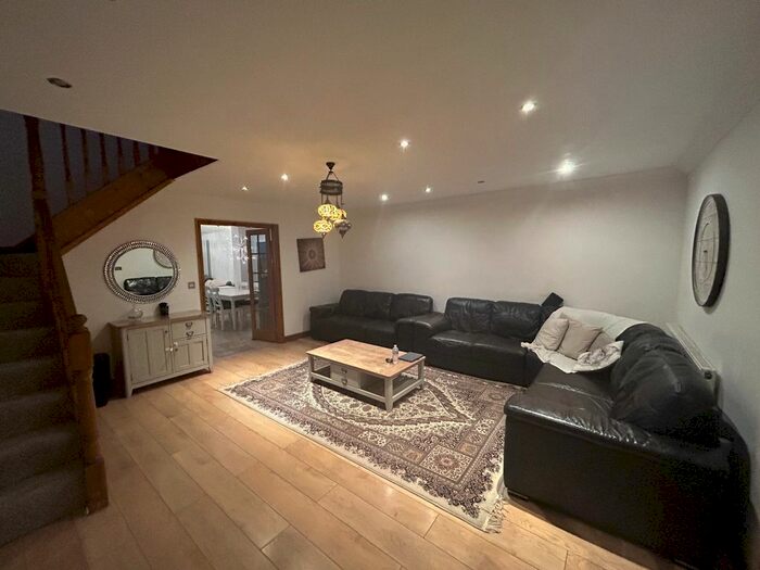 3 Bedroom Property To Rent In School Road, Hall Green, Birmingham, B28