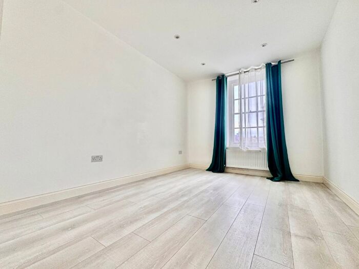 1 Bedroom Flat To Rent In Holloway Road, London, N7