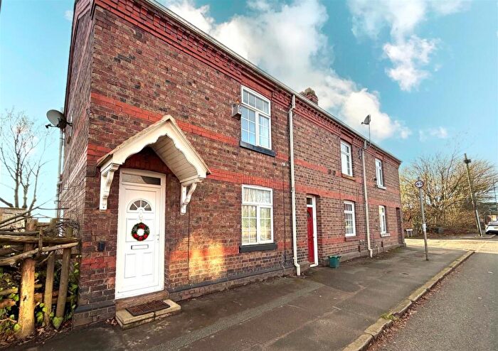 2 Bedroom End Of Terrace House For Sale In Manchester Road, Westhoughton, Bolton, BL5
