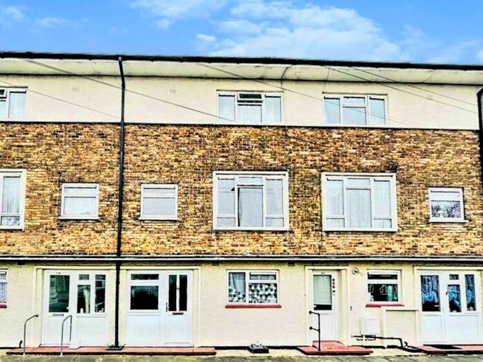 2 Bedroom House To Rent In Caulfield Road, Southend On Sea, SS3