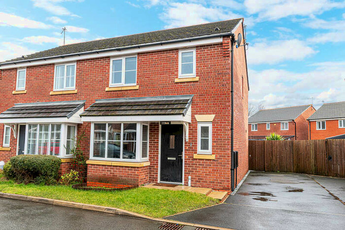 3 Bedroom Semi-Detached House To Rent In Coleport Close, Warrington, WA4