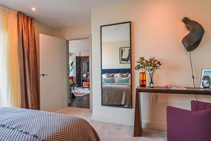 1 Bedroom Flat For Sale In Queens Cross, Royal Docks, E16