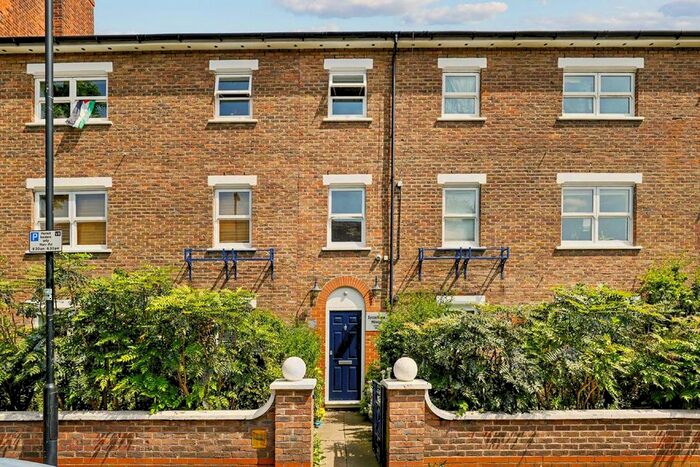 1 Bedroom Flat To Rent In Langton Road, London, SW9