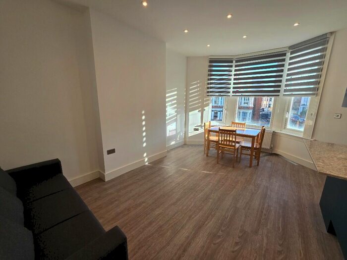 2 Bedroom Flat To Rent In St. Pauls Avenue, London, NW2
