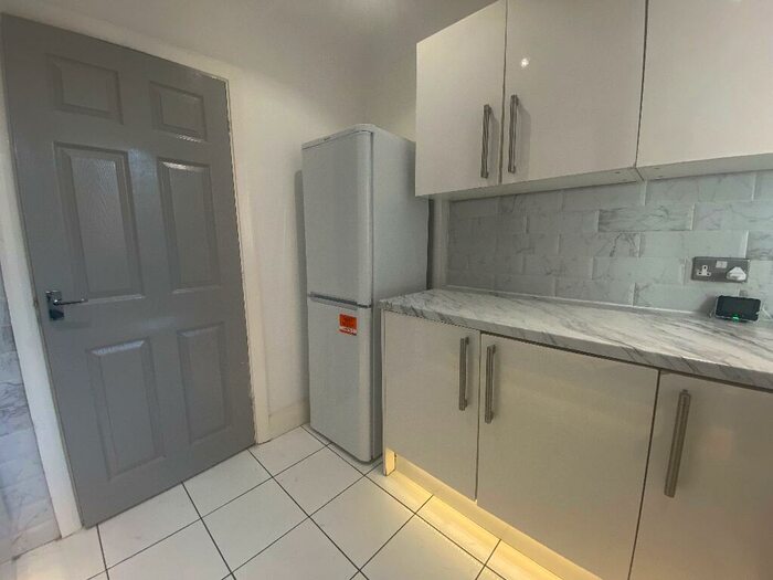 2 Bedroom Apartment To Rent In Edge Grove, Liverpool, Merseyside, L7
