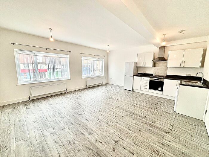 2 Bedroom Flat To Rent In London Road, Benfleet, SS7