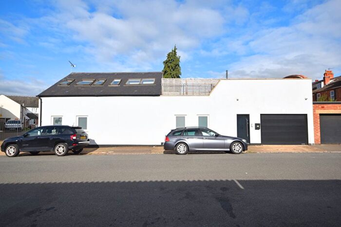 2 Bedroom Detached House For Sale In Edinburgh Road, Northampton, NN2