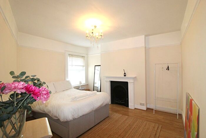 2 Bedroom Flat To Rent In Burnt Ash Hill, London, SE12
