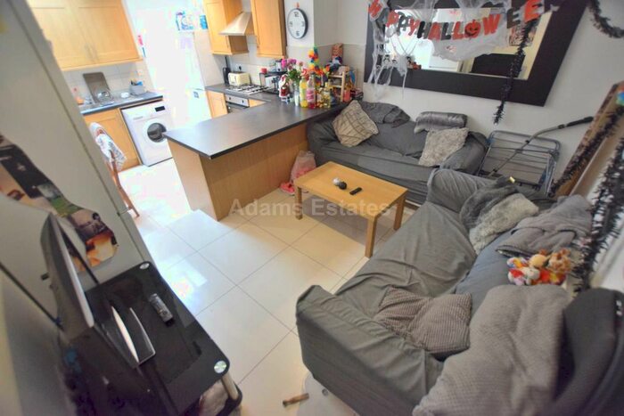 4 Bedroom Terraced House To Rent In Foxhill Road, Reading, RG1