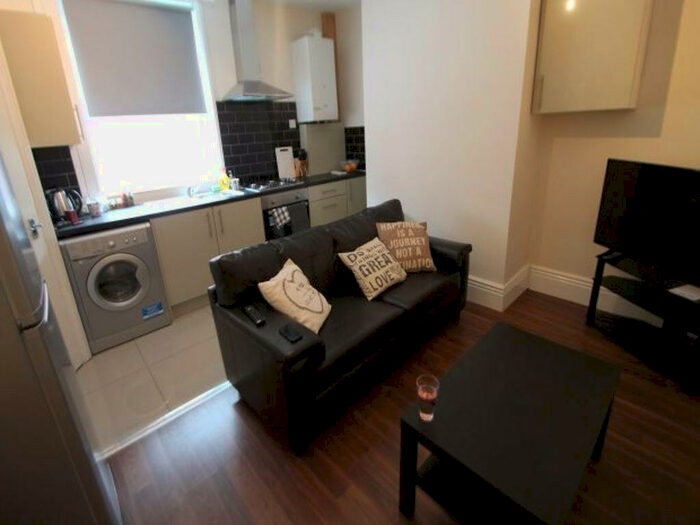 2 Bedroom House To Rent In Autumn Grove, Leeds, LS6