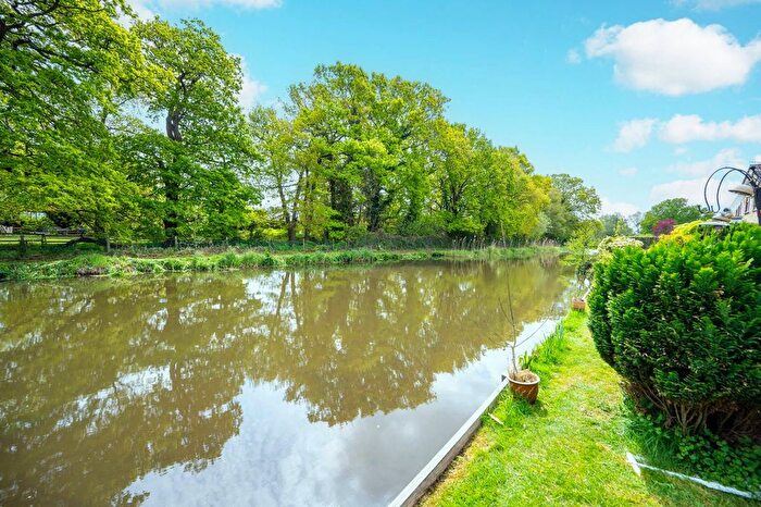 2 Bedroom Property To Rent In Halleys Walk, New Haw, Addlestone, KT15