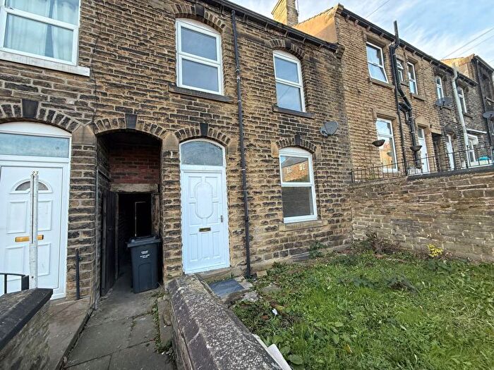 3 Bedroom Property To Rent In North Street, Lockwood, Huddersfield, HD1