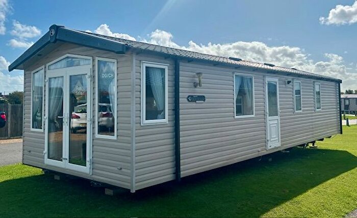2 Bedroom Mobile/park Home For Sale In Beach Road, Hemsby, Great Yarmouth, NR29