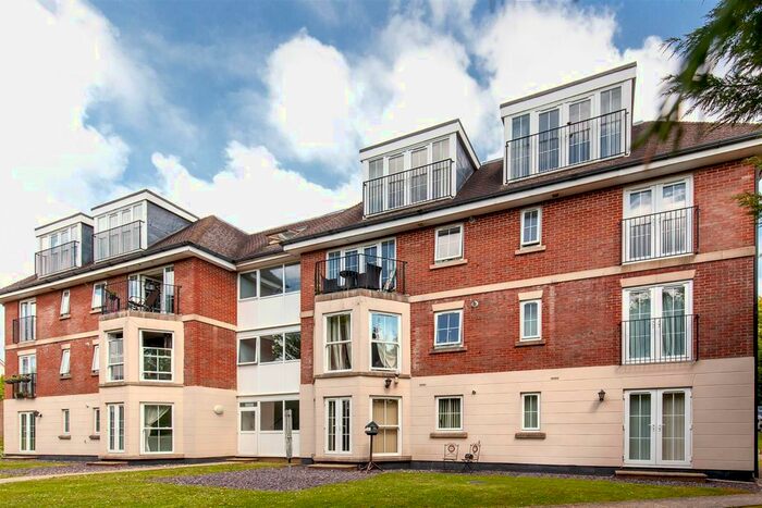 2 Bedroom Flat To Rent In The Ridge, Hastings, TN34