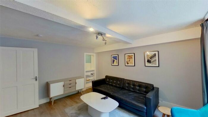 2 Bedroom Flat To Rent In Barony Street, Edinburgh, EH3