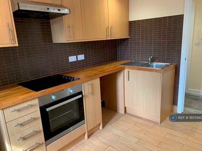 1 Bedroom Flat To Rent In Victoria Road, Ferndown, BH22