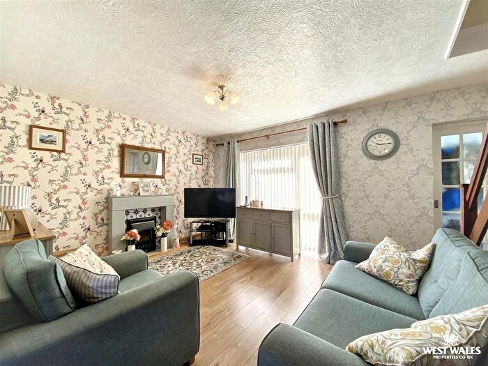 3 Bedroom Semi-Detached House For Sale In Castle View, Pembroke, SA71