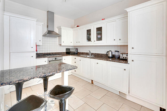 2 Bedroom Apartment To Rent In Highgate Road, Kentish Town, London, NW5