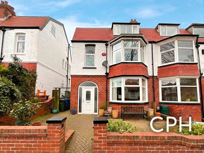 5 Bedroom Semi Detached House For Sale In Chatsworth Gardens, Scarborough, YO12