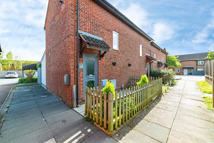 2 Bedroom End Of Terrace House For Sale In Carters Close, Stevenage, SG2