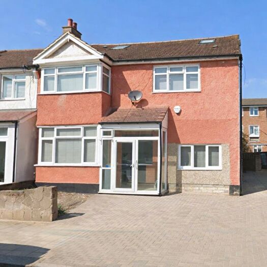 Studio To Rent In Hepworth Road, London, SW16