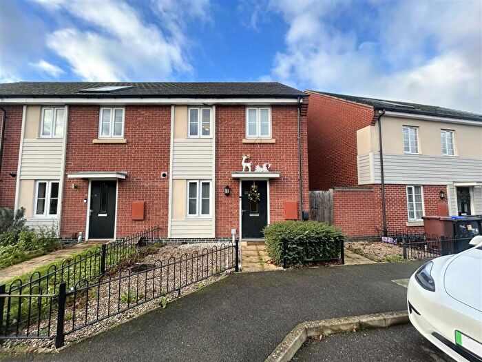 3 Bedroom End Of Terrace House For Sale In Narrowboat Lane, Northampton, NN4