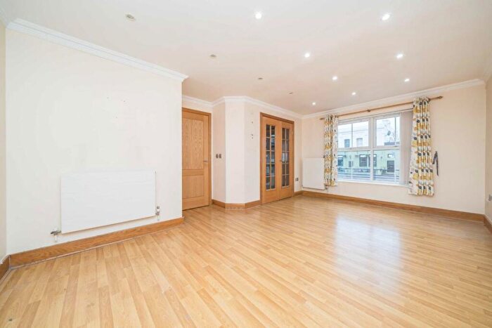 1 Bedroom Flat For Sale In Richmond Road, Kingston Upon Thames, KT2