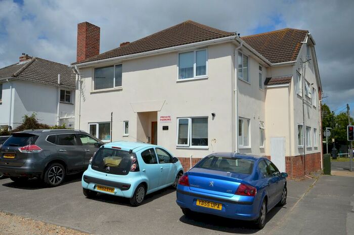 2 Bedroom Flat To Rent In The Parade, Ashley, New Milton, Hampshire., BH25