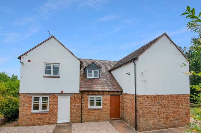 5 Bedroom Detached House To Rent In Warwick Road Banbury, OX17