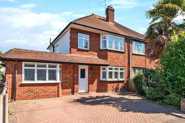 4 Bedroom Semi-Detached House For Sale In Watersplash Road, Shepperton, TW17