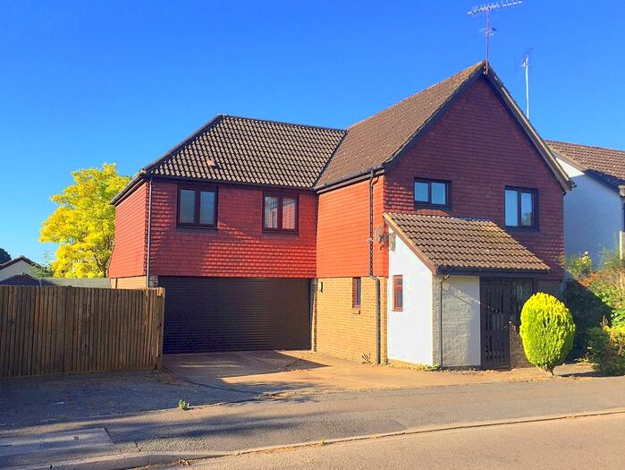 4 Bedroom Detached House To Rent In Broadmead, Langshott, Horley, RH6