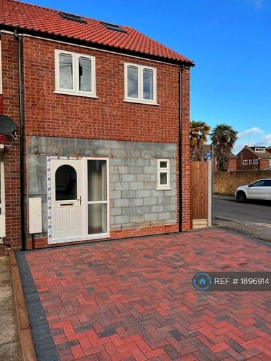 3 Bedroom Semi-Detached House To Rent In Avondale Crescent, Enfield, EN3