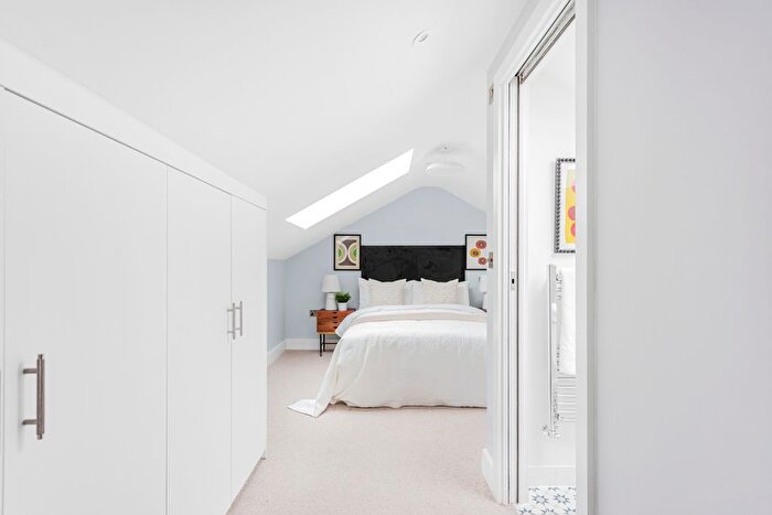 2 Bedroom Flat For Sale In Church Road, Teddington, TW11