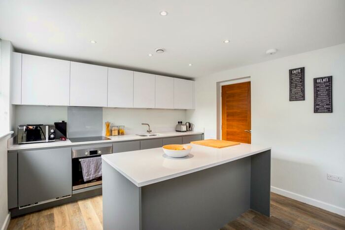 2 Bedroom Flat To Rent In Princes Road Weybridge, KT13