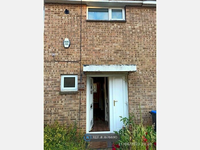 3 Bedroom Semi-Detached House To Rent In Greatmeadow, Northampton, NN3