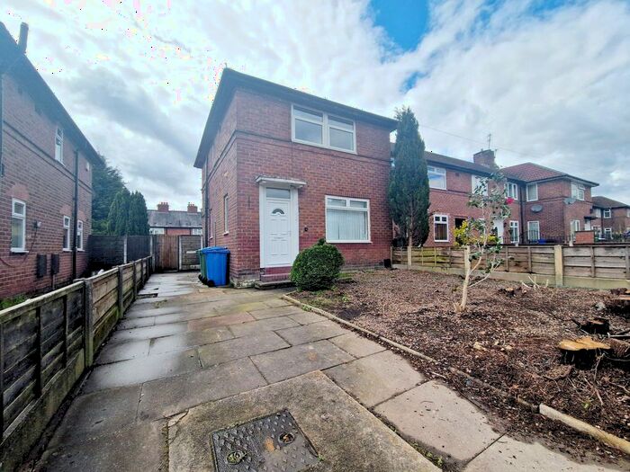 3 Bedroom Terraced House To Rent In Halliday Road, Manchester, M40