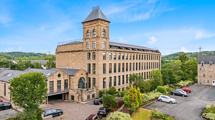 2 Bedroom Flat For Sale In Meadow Road, Apperley Bridge, Bradford, West Yorkshire, BD10