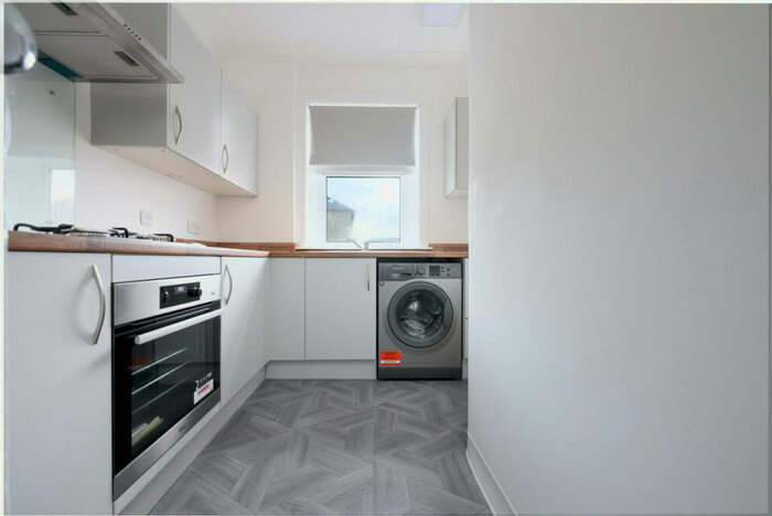 2 Bedroom Flat To Rent In Jura Street, Greenock, PA16