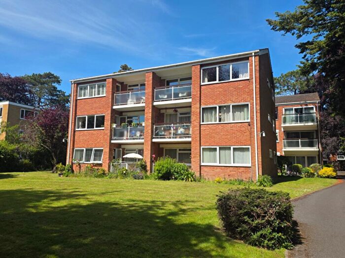 2 Bedroom Apartment For Sale In Portarlington Road, Bournemouth, BH4