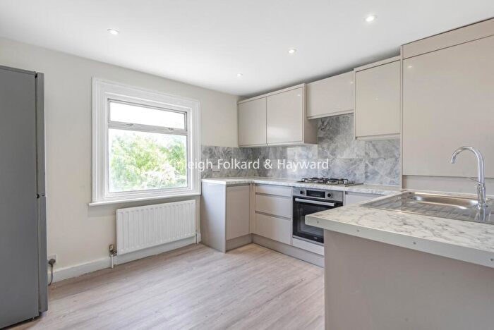 2 Bedroom Flat To Rent In Siddons Road, London, SE23