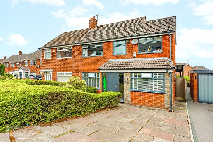 4 Bedroom Semi Detached House For Sale In Holcombe View Close, Moorside, Oldham, OL4