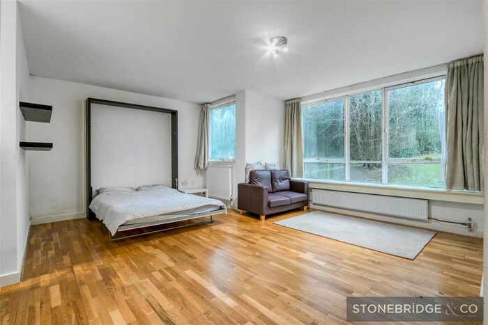 Studio To Rent In Avenue Road, London N6