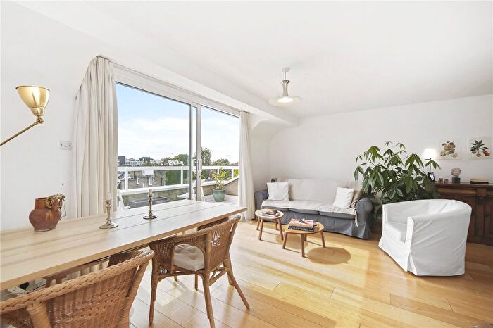 2 Bedroom Flat To Rent In Denbigh Road, Notting Hill, W11