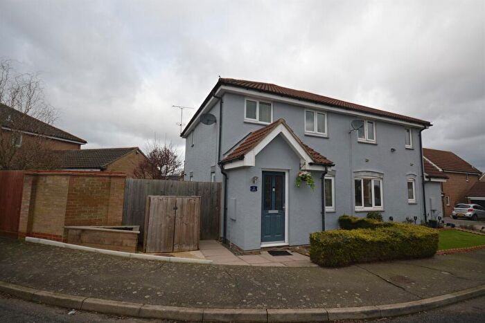 3 Bedroom Semi-Detached House For Sale In Farthing Close, Braintree, CM7