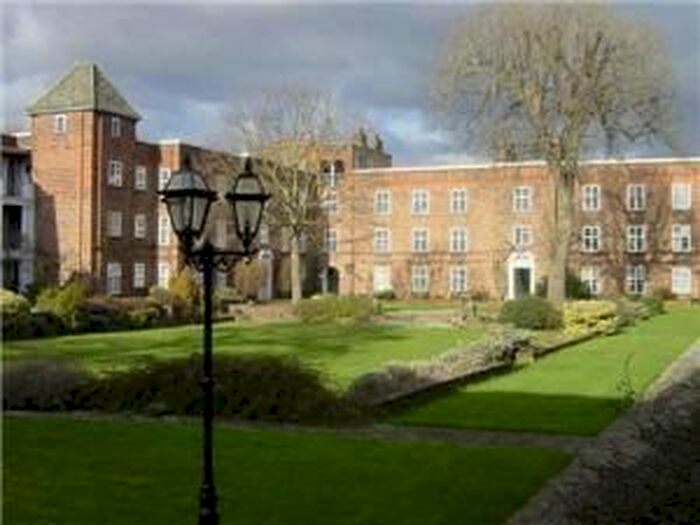 2 Bedroom Flat To Rent In St. Andrews Square, Surbiton, KT6