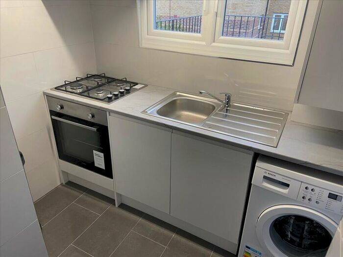 3 Bedroom Apartment To Rent In Caledonian Road, London, N7
