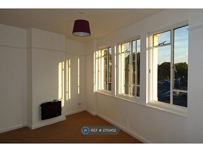 1 Bedroom Flat To Rent In London Road, Westcliff-On-Sea, SS0