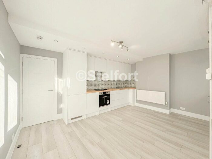 4 Bedroom Maisonette To Rent In Chapman Street, London, E1